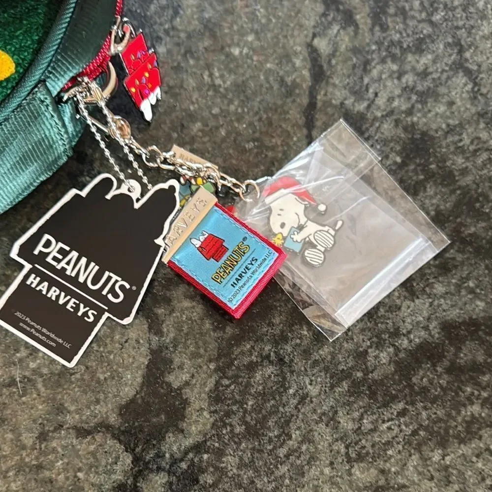 Harveys Peanuts Convertible Crossbody / Snoopy Wreath - Picture 5 of 10
